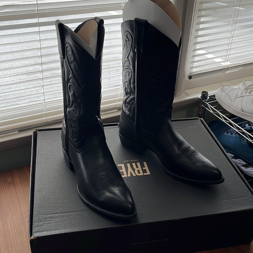 [NIB] Black Frye Men Cowboy Boots. Size 9.5. Brand New. Made in Mexico.